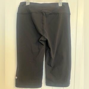 Lululemon Black Cropped Capri Leggings